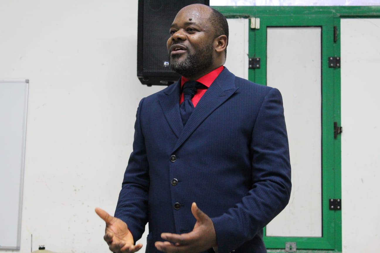 Dr Paul Mulomba